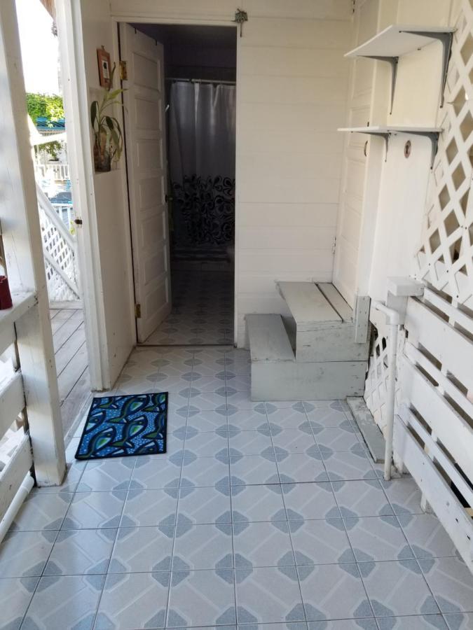 Chapito'S Apartment 1 Caye Caulker Exterior photo